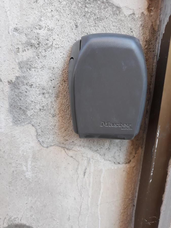 5 Minutes Des Arenes, Parking Gratuit, 6 Couchages Nîmes Eksteriør bilde